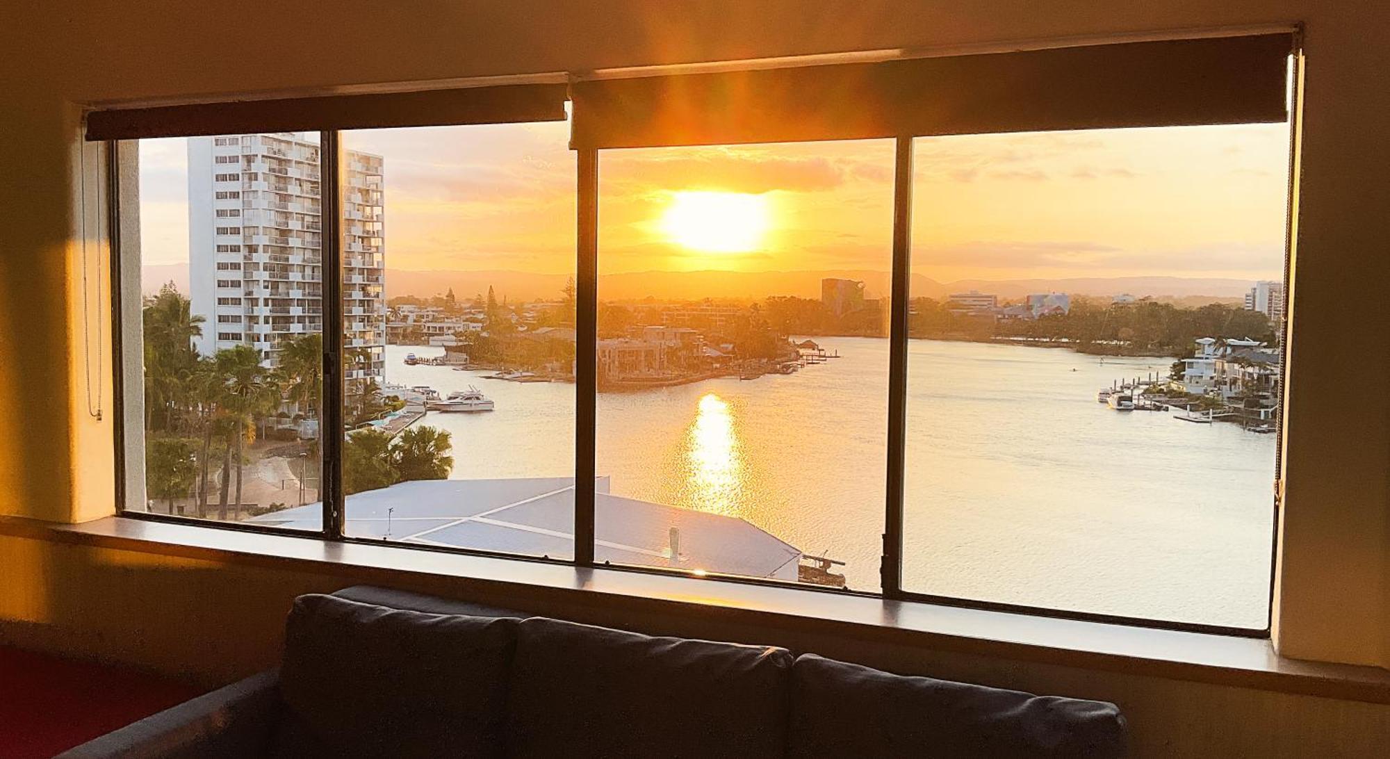 Tiki Hotel Apartments Surfers Paradise Голд-Кост Екстер'єр фото
