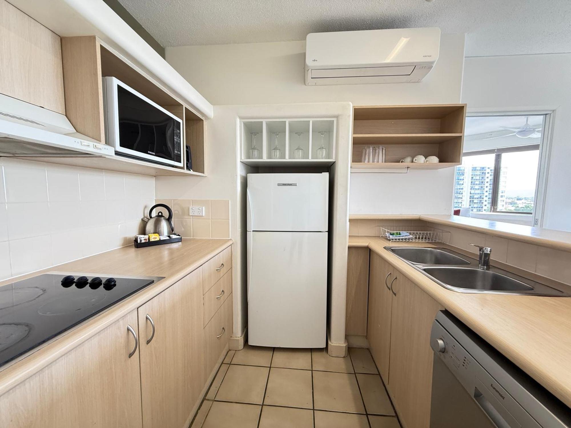 Tiki Hotel Apartments Surfers Paradise Голд-Кост Екстер'єр фото