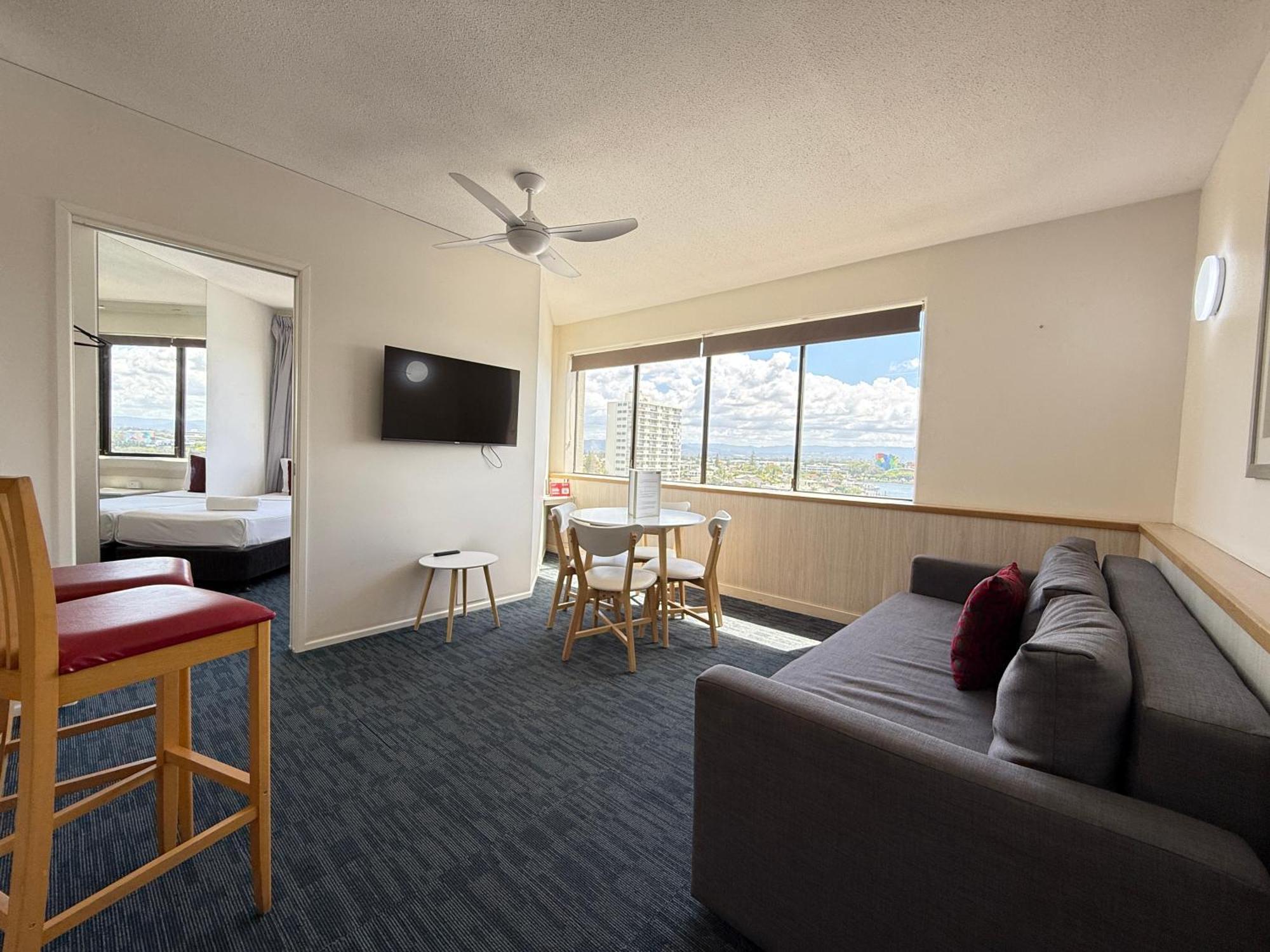 Tiki Hotel Apartments Surfers Paradise Голд-Кост Екстер'єр фото
