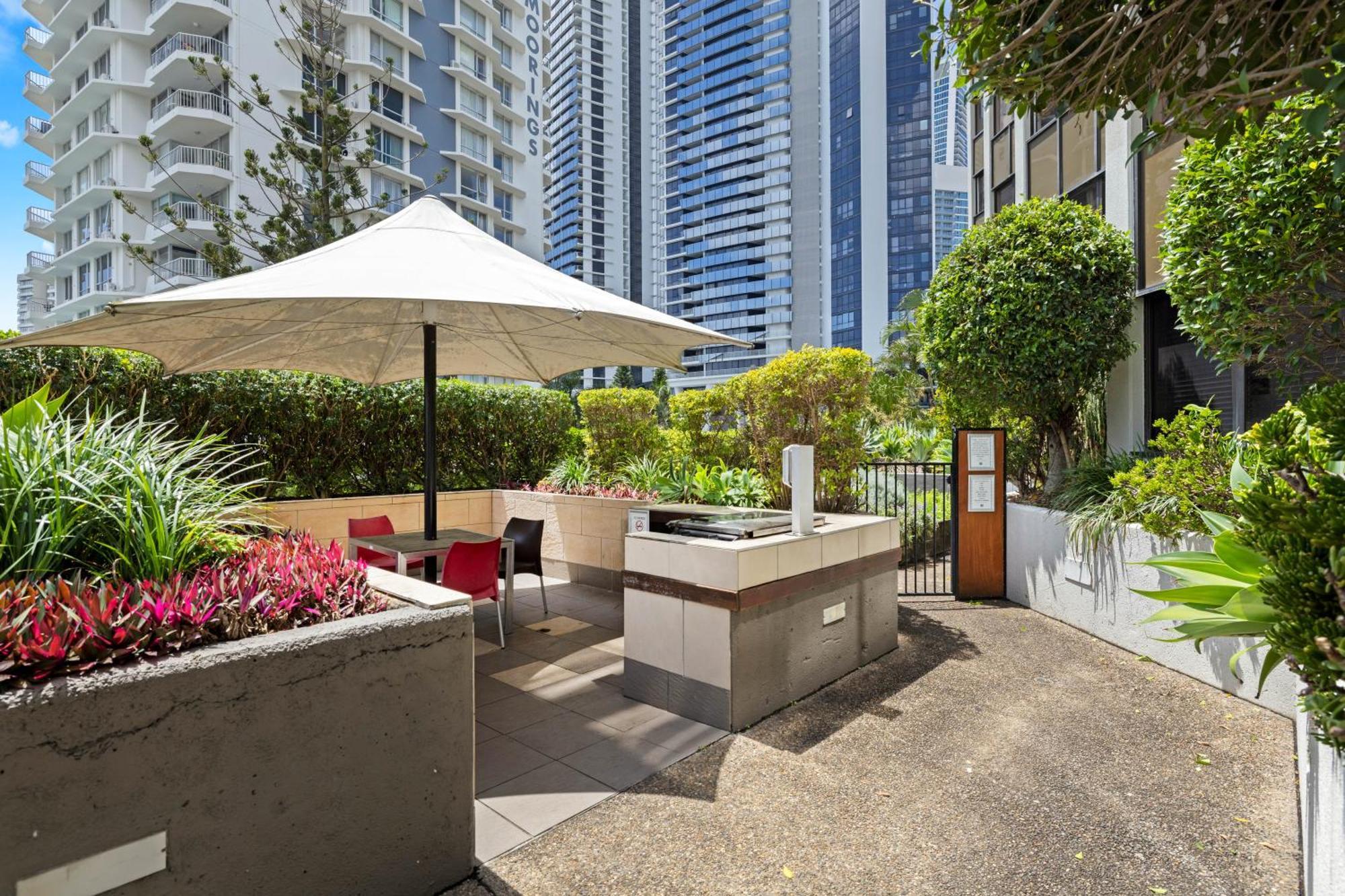 Tiki Hotel Apartments Surfers Paradise Голд-Кост Екстер'єр фото
