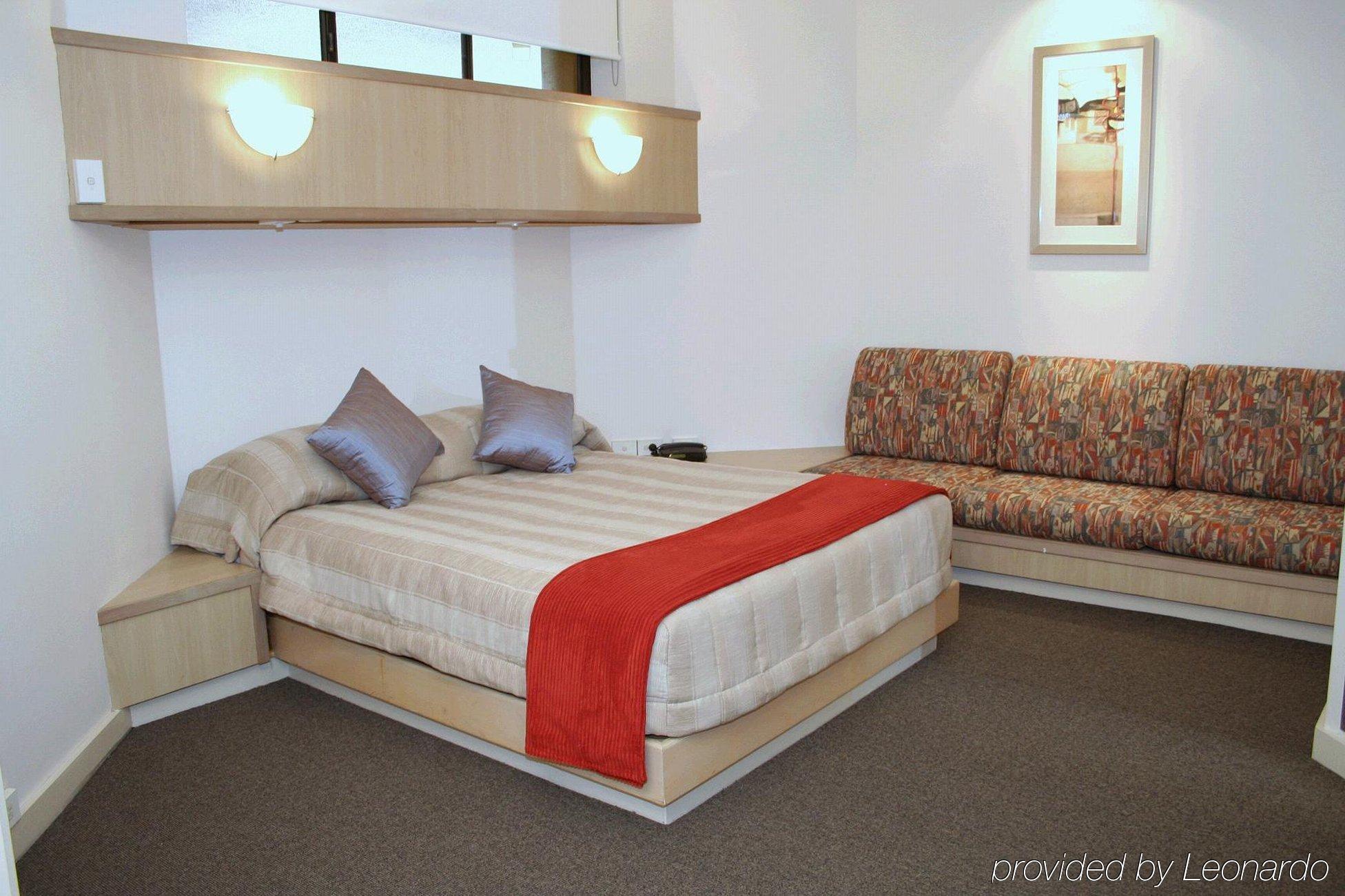 Tiki Hotel Apartments Surfers Paradise Голд-Кост Екстер'єр фото