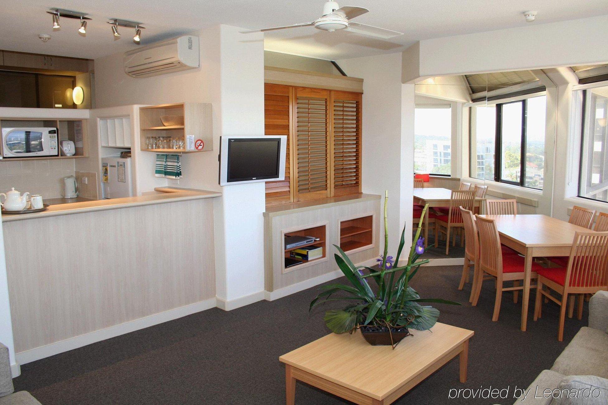 Tiki Hotel Apartments Surfers Paradise Голд-Кост Екстер'єр фото